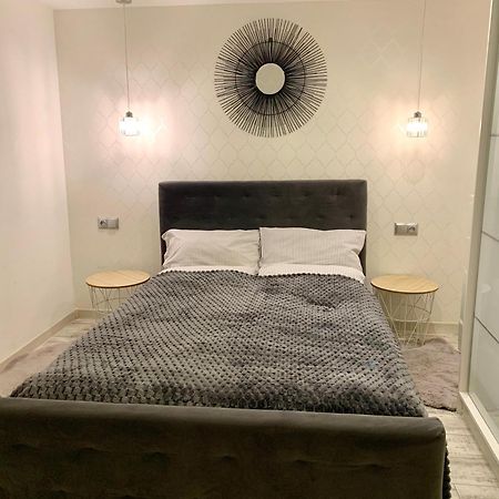 Uroczy Apartament Z Patio Szczecin Bagian luar foto