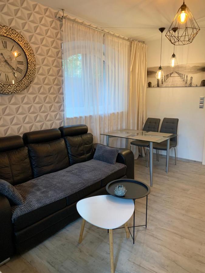 Uroczy Apartament Z Patio Szczecin Bagian luar foto