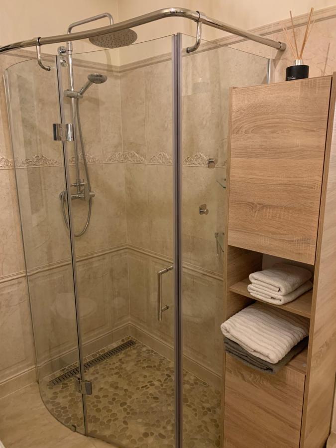 Uroczy Apartament Z Patio Szczecin Bagian luar foto